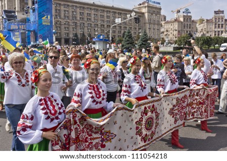 KIEV, UKRAINE - AUGUST 24: Ukraine Independence Day. Independence Square - Kiev central square, Ukraine on August 24, 2012. Ukrainian vyshivanok (embroidered shirts) parade. Sumy region.