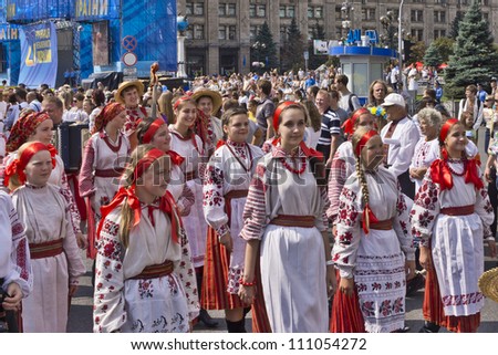 KIEV, UKRAINE - AUGUST 24: Ukraine Independence Day. Independence Square - Kiev central square, Ukraine on August 24, 2012. Ukrainian vyshivanok (embroidered shirts) parade. Rivne region.