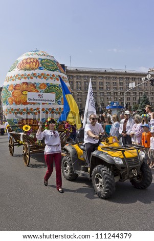 KIEV, UKRAINE - AUGUST 24: Ukraine Independence Day at Independence Square in Kiev on August 24, 2012. Ukrainian vyshivanok (embroidered shirts) and wonderful Easter egg parade. Dnipropetrovsk region