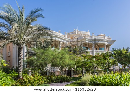 DUBAI, UAE - SEPTEMBER 29: Kempinski Hotel and Residences (129 luxury suites, penthouses and villas) on man-made island of Palm Jumeirah at September 29, 2012 in Dubai, United Arab Emirates. Garden.
