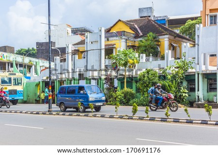 PANJIM, GOA, INDIA - SEPTEMBER 30, 2013: View of streets of the capital of the Goa state: old houses and traffic. Panjim (Panaji) - capital of Indian state of Goa and Goa\'s largest city.