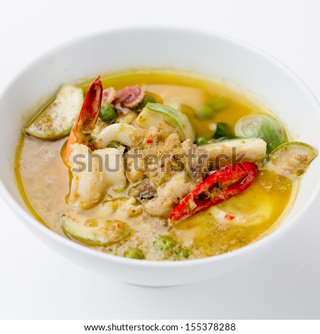 Thai green curry with shrimp and fish