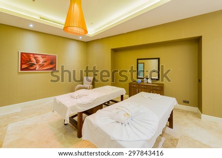 Spa room with many beds