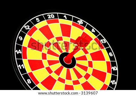 Darts board with one arrow  hitting bulls\' eye