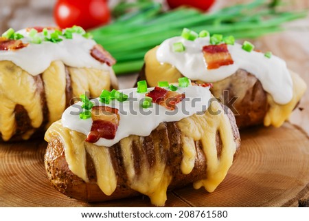baked potato with cheese and sauce