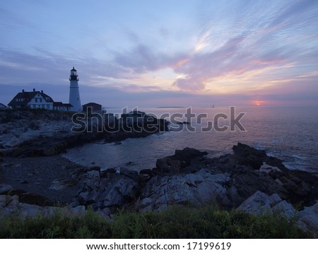 Fort Williams Lighthouse, lighthouse at sunrise in South Portlane Maine