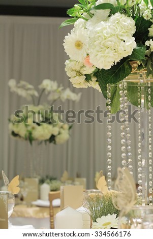 Hydrangea, roses and orchid bouquet. White and gold wedding table flower decoration. Glamorous Event, celebration. Crystal wedding table decor