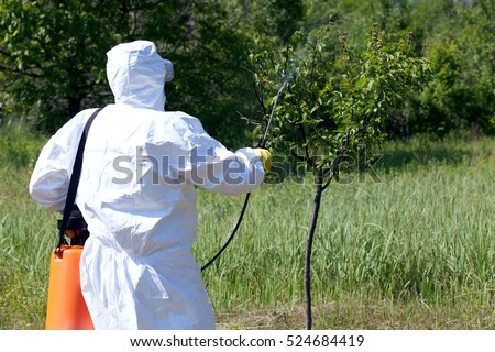 Pesticide spraying. Pest management.
