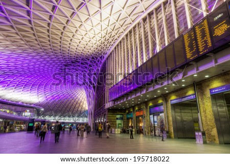 LONDON - MAY 19: ticket hall of the Kings Cross station with unidentified people on May 19, 2014 in London. It is one of the main stations of London, the modern renovation was designed by John McAslan