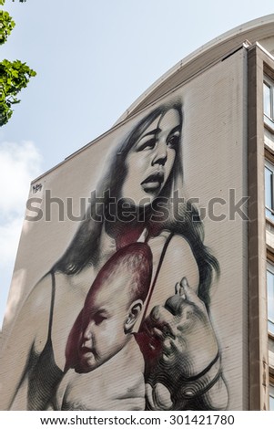 BRISTOL, ENGLAND - JULY 08, 2015: artistic wall paintings in Bristol. It is Englands sixth- and UKs eighth-most-populous city and the most populous city in Southern England outside London.