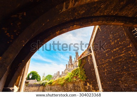 city view of Oxford under a stone arch