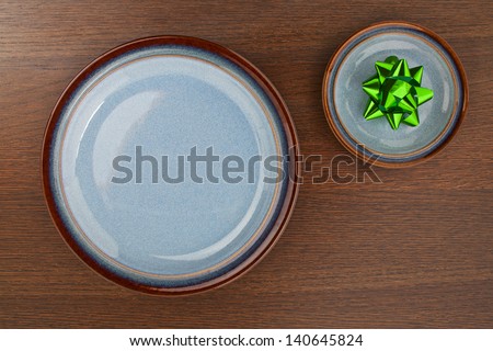 Image of a brown table and green ribbon
