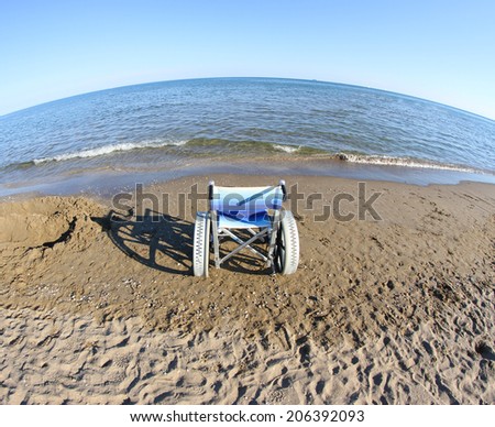 wheelchair to move around on the beach and the sea with stainless steel wheels