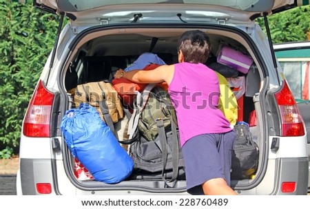 boy with violet shirt car baggage charge before departure