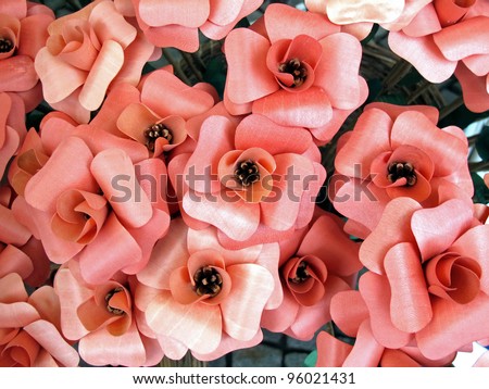 Pink wooden flowers handmade in italian retail market