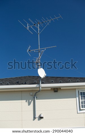 Residential roof TV antenna