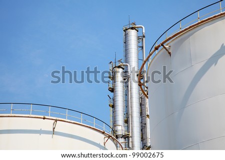 Oil and Gas Refinery Plant with distillation column and tank
