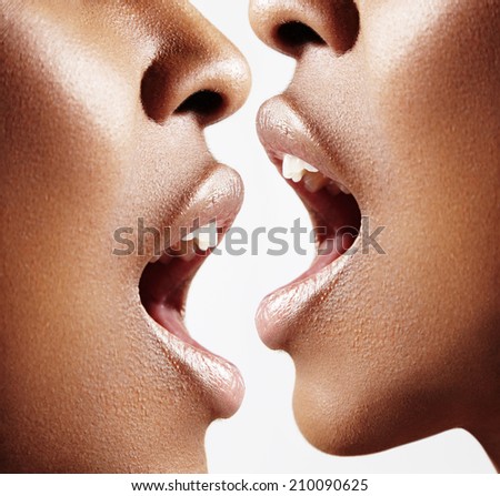 women\'s lips closeup photo of the 2 of women\'s profiles
