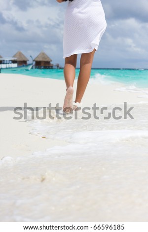A young woman goes on a coastline