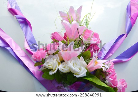colorful artificial flower bouquet on the bridal\'s car