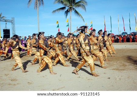 TARAKAN,INDONESIA-DEC 18: Borneo tribal dances colossal at the event Iraw Tengkayu festival  on Dec 18, 2011 at Amal Beach in Tarakan, Indonesia