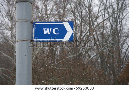 pointer to the direction of the toilet