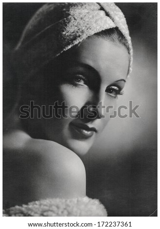 Germany, Berlin - Circa 1930: Portrait Of Young Sexy Woman With Retro Style Make-Up. Art Deco. Vintage Photograph With Original Film Grain. Illustrative Image, Subject Of Human Interest