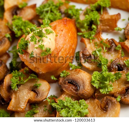 Baked potato with mushrooms and chicken breast