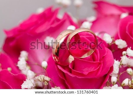 Gold wedding rings on flower . Decorating the wedding ceremony.