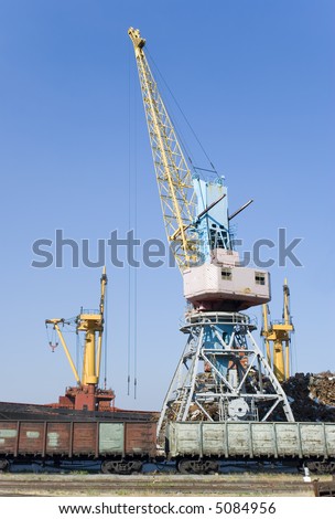 The elevating crane costing on loading of cars on a railway way