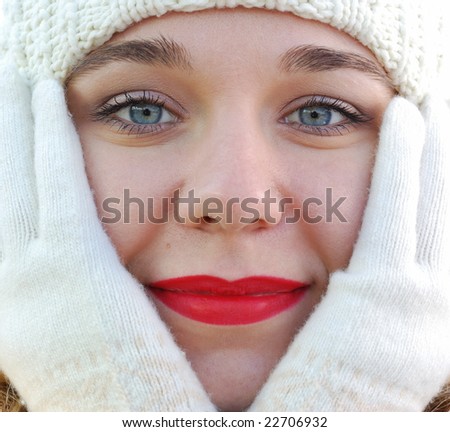 The girl in winter gloves
