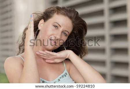 Woman posing with her hands under her chin and on the side of her face