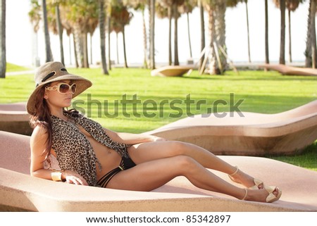 Woman posing in a park in Miami