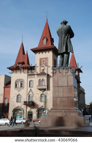 The building of the Saratov State Conservatory named after Leonid Sobinov monument to the writer and philosopher Nikolai Chernyshevsky