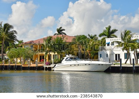 Ex[ensive yacht and waterfront homes in Fort Lauderdale, Florida