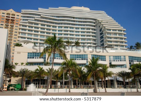 Luxury waterfront apartments in Ft Lauderdale, Florida