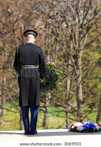 Honor guard at the tomb of unknown soldiers in Arlington National Cemetery placing wreath