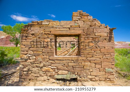 End wall of a stone house in the wilderness of Utah\'s southwest.