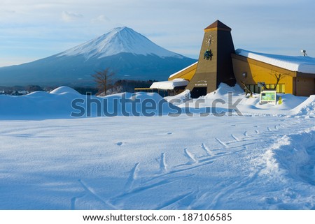 KANAGAWA, JAPANA - February 19 : Japan after the heavy snow storms in the past 120 years in 19 February 2014
