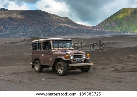 JAVA,INDONESIA - FEB 17: tourist jeep are waiting for their customer at mount Bromo on on February 17, 2013 in Bromo Volcano, Java, Indonesia