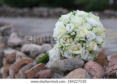 Brides bouquet of yellow and white roses before wedding