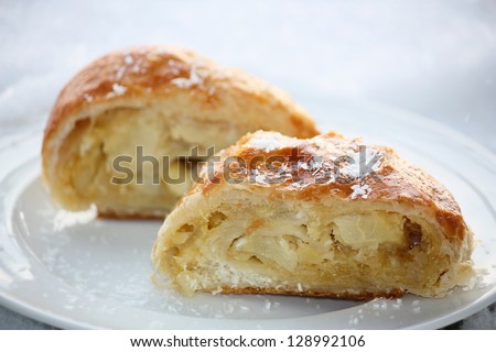 Snowy Strudel / Winter dessert with pears, coconut and almonds