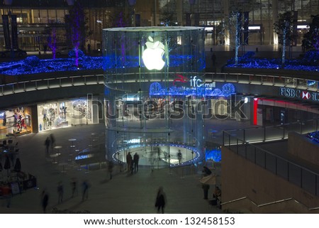 SHANGHAI-MARCH 4: Night View of the Apple store on August 16, 2011 in Shanghai, Pudong District This is China's second Apple store opened on March 4, 2013.