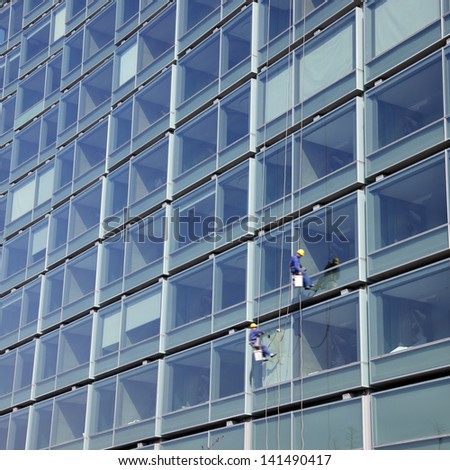 Glass wall cleaning