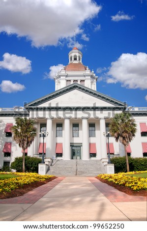 This is the Old Capital Building which was built in 1906 is located in Tallahassee, Florida with its new dome of copper leaf.