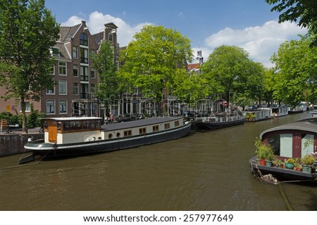 AMSTERDAM - JUN 26: Amsterdam has 2.500 houseboats - from small, simple structures to custom-built, multi-story floating homes, as well as converted commercial vessels. June 26, 2014 in Amsterdam.