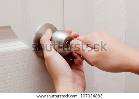 hand opening door by key