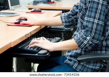 Man\'s training in  computer classroom