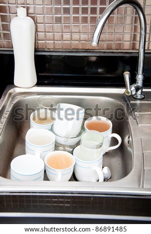 unclean cups in sink