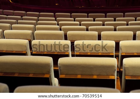 Rows of cushioned theatre seats
